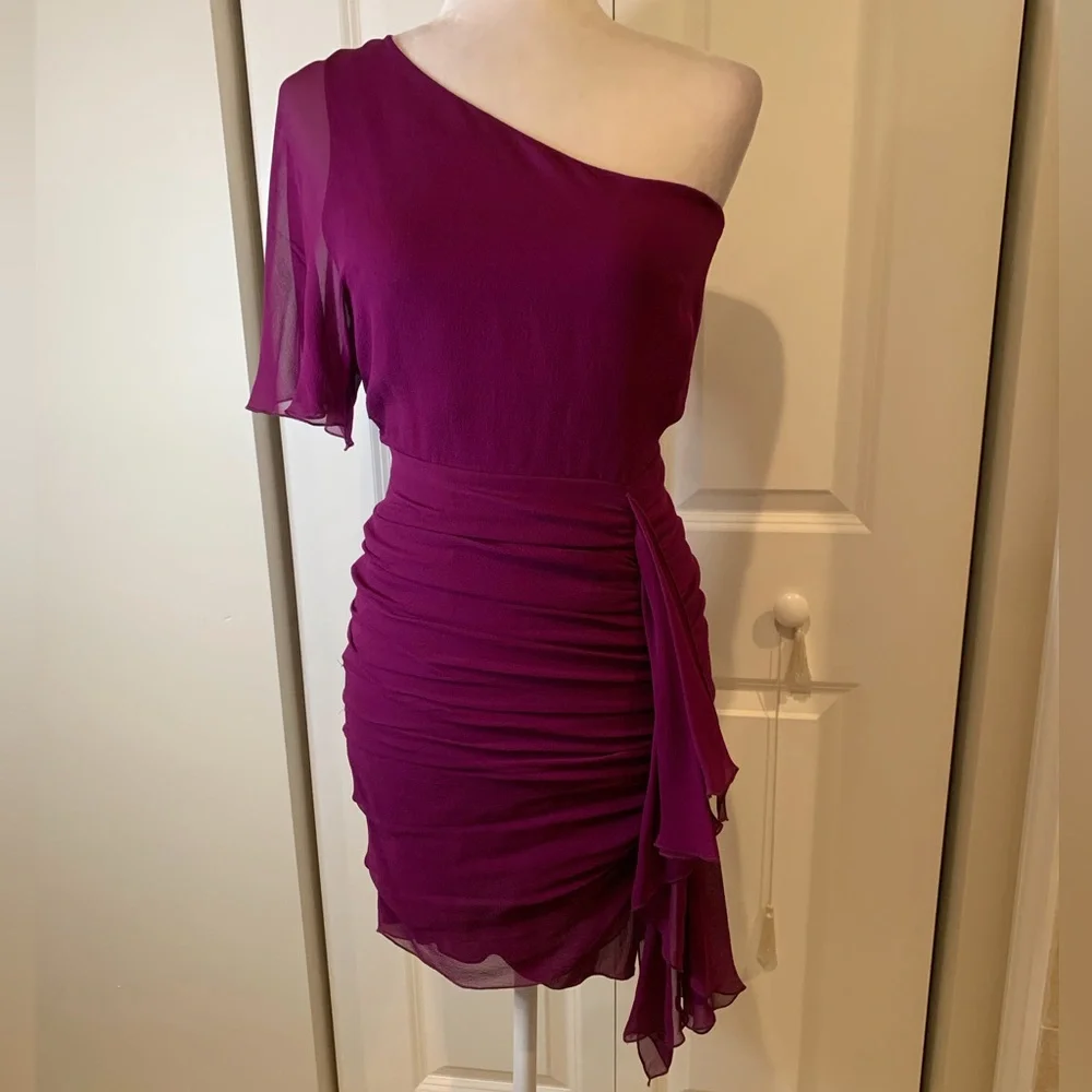 ALICE + OLIVIA: Marcia One Shoulder Dress - Picture 4 of 9